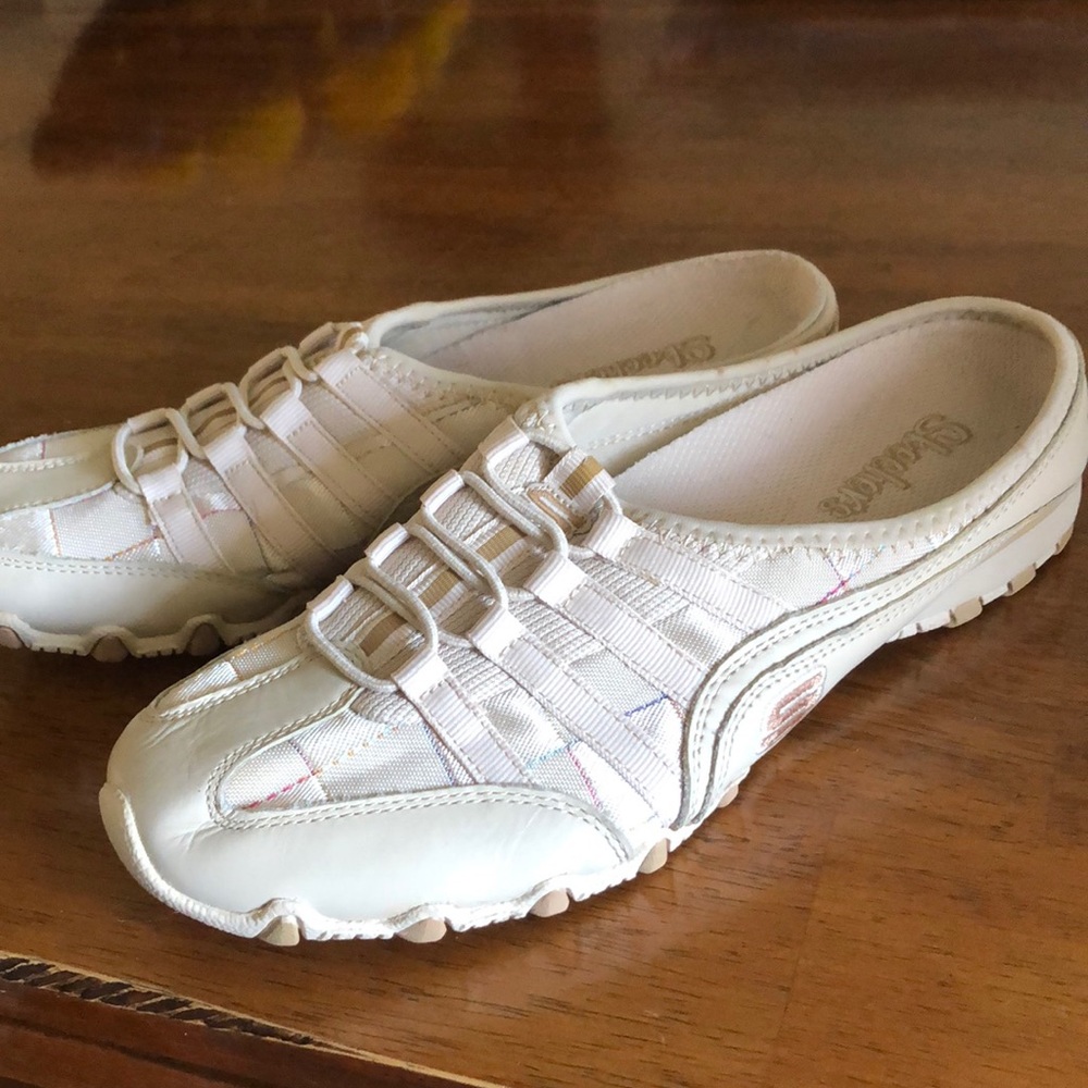 Skechers slip on tennis shoes